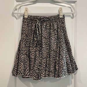 Flowy leopard mini skirt